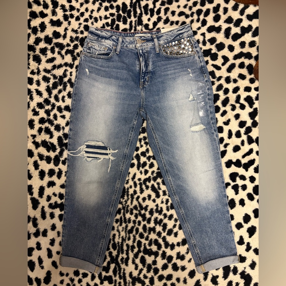 Stylish Distressed Blue Ankle Jeans with Studded Pocket